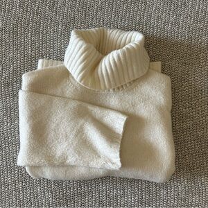 Abercrombie & Fitch Cream Ribbed Turtleneck